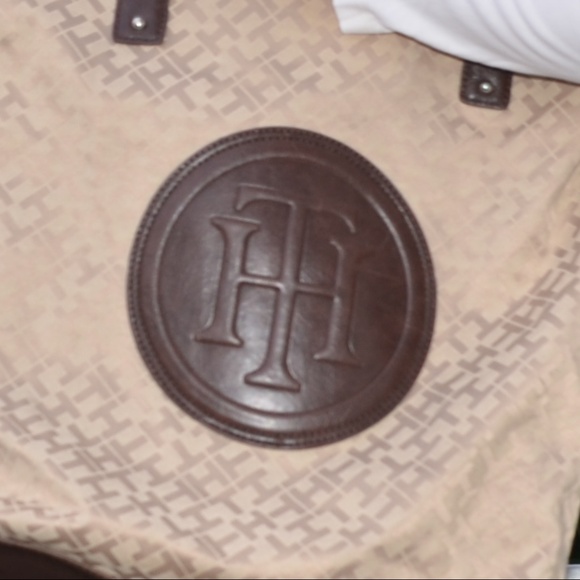 Tommy Hilfiger Classic TH Tote - Picture 2 of 2